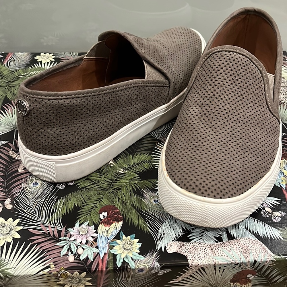 Steve Madden slide comfy gym shoe used